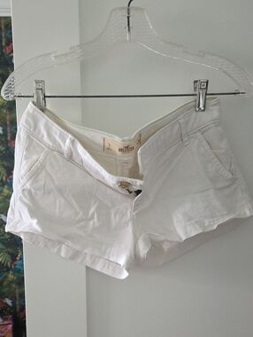 Hollister Classic All White Low Rise Women's Shorts